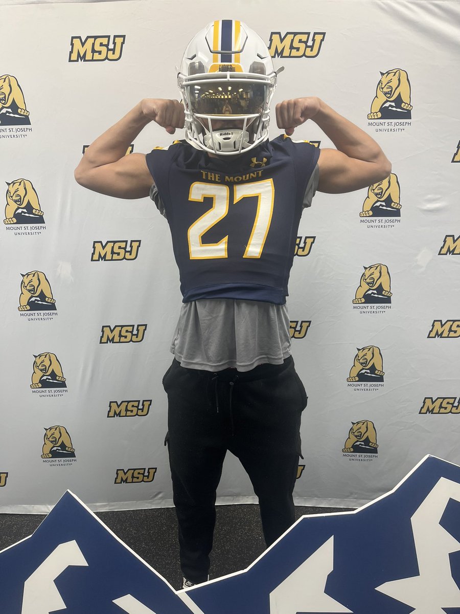 Gavinlamb3232's tweet photo. After a blessed conversation with @JT_FTF and @CoachHopperton I am blessed to receive my 6th offer from Mount st Joseph. @BenDavisFB @GiantAthletics @RussMann09 @44__marco @coachspinks317 @IndianaPreps https://t.co/2S9quayH1c