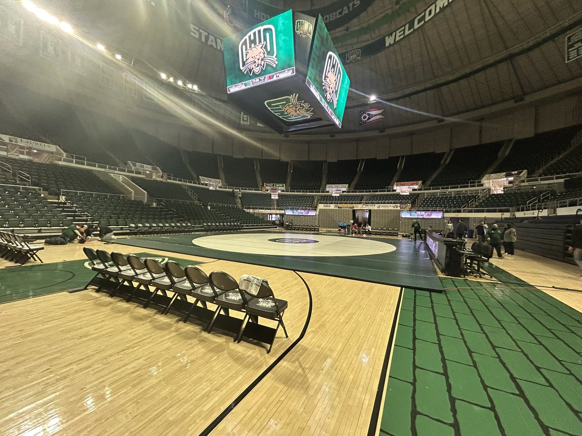 Ohio_Fac_Ops's tweet photo. Thirty minutes apart, thanks to our wonderful team! #Gobobcats https://t.co/yvt2t23xQu