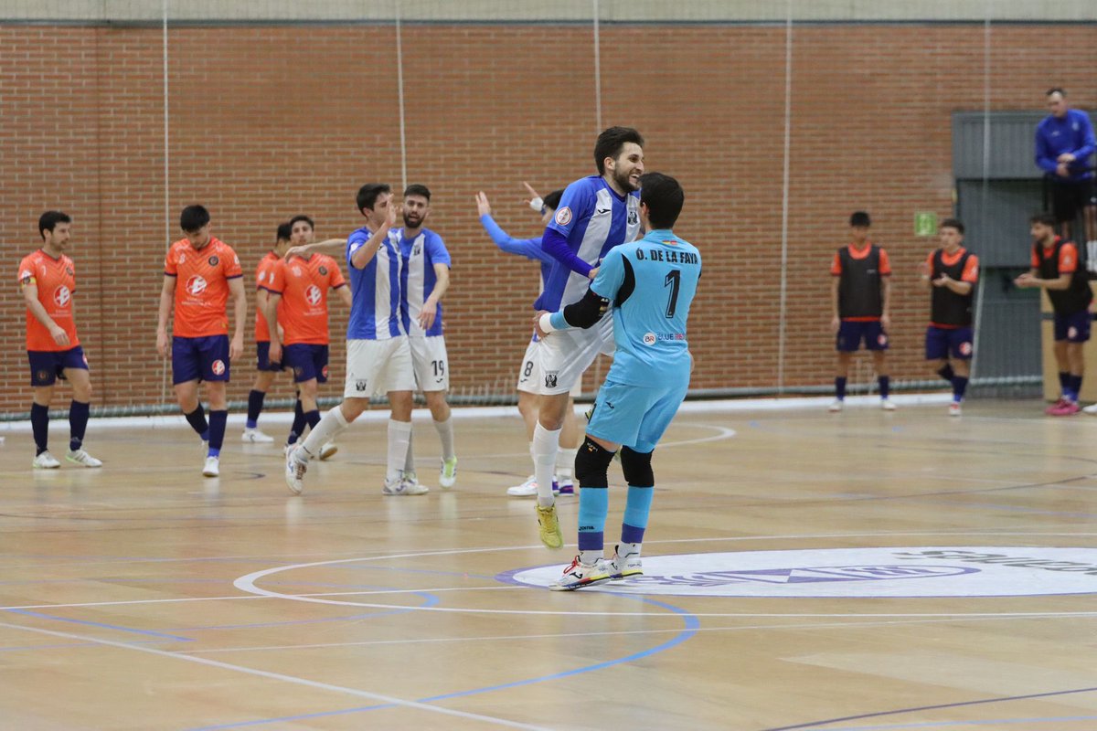 Esta tarde hemos acompañado al <a href="/CDLeganesFS/">C.D. Leganés Fútbol Sala</a> en su partido ante el Colo-Coló de Zaragoza. Una lástima que se haya escapado la victoria en el
último instante y la cita haya terminado 3-3, pese al magnífico ambiente en el Pabellón de La Fortuna.
