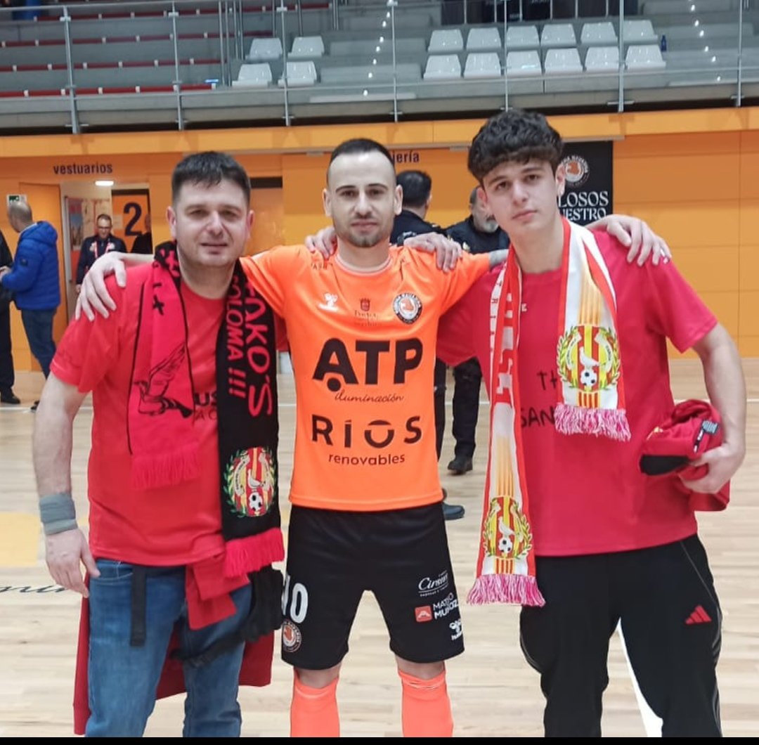 PlensaJosep's tweet photo. @sepefutsal siempre será uno de los nuestros!!!! https://t.co/r299EIbW0T