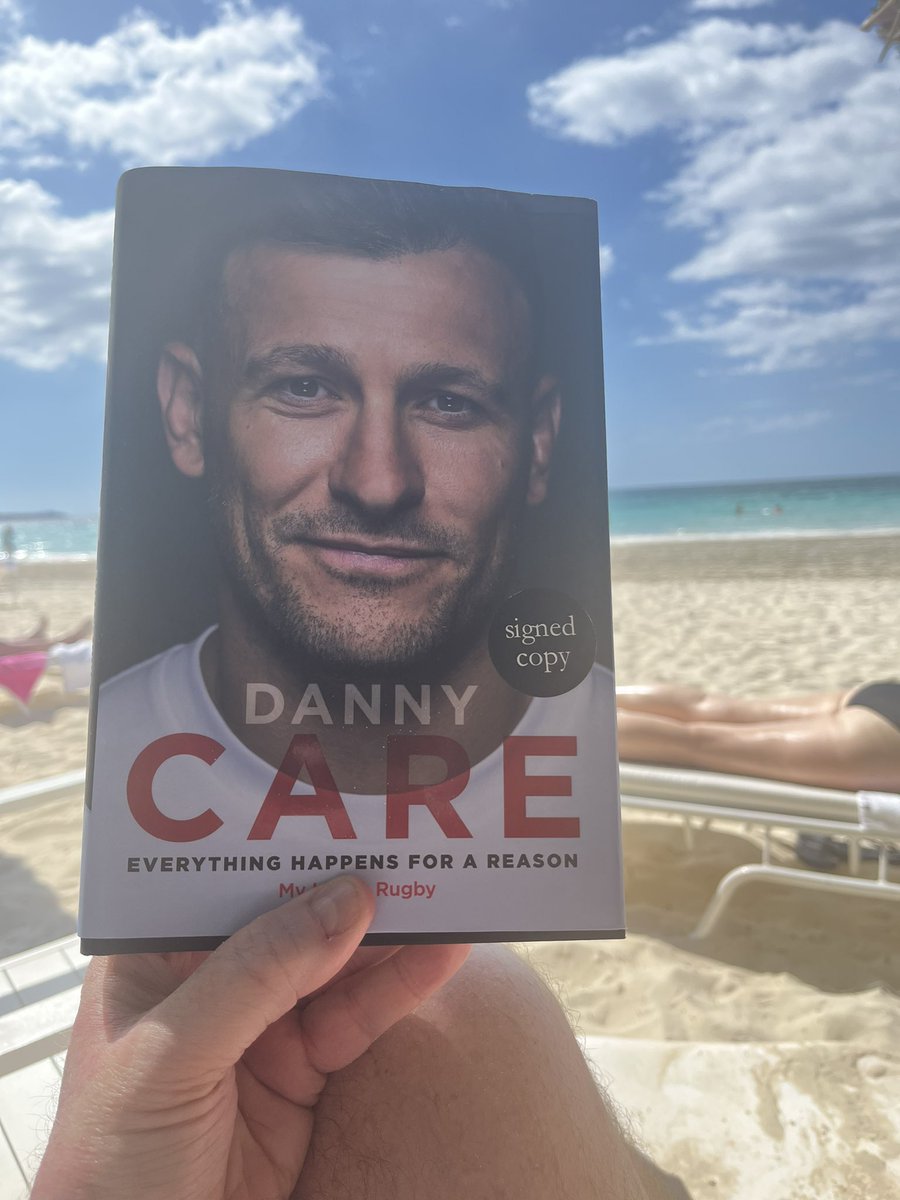 MartinSelf's tweet photo. Whizzed through this on a beach in Jamaica - such a great read. Thanks @dannycare @Harlequins. My friends tell me I’m not allowed to return to the Stoop after 2 home wins in a row 😂 https://t.co/y3AiXgSl3D