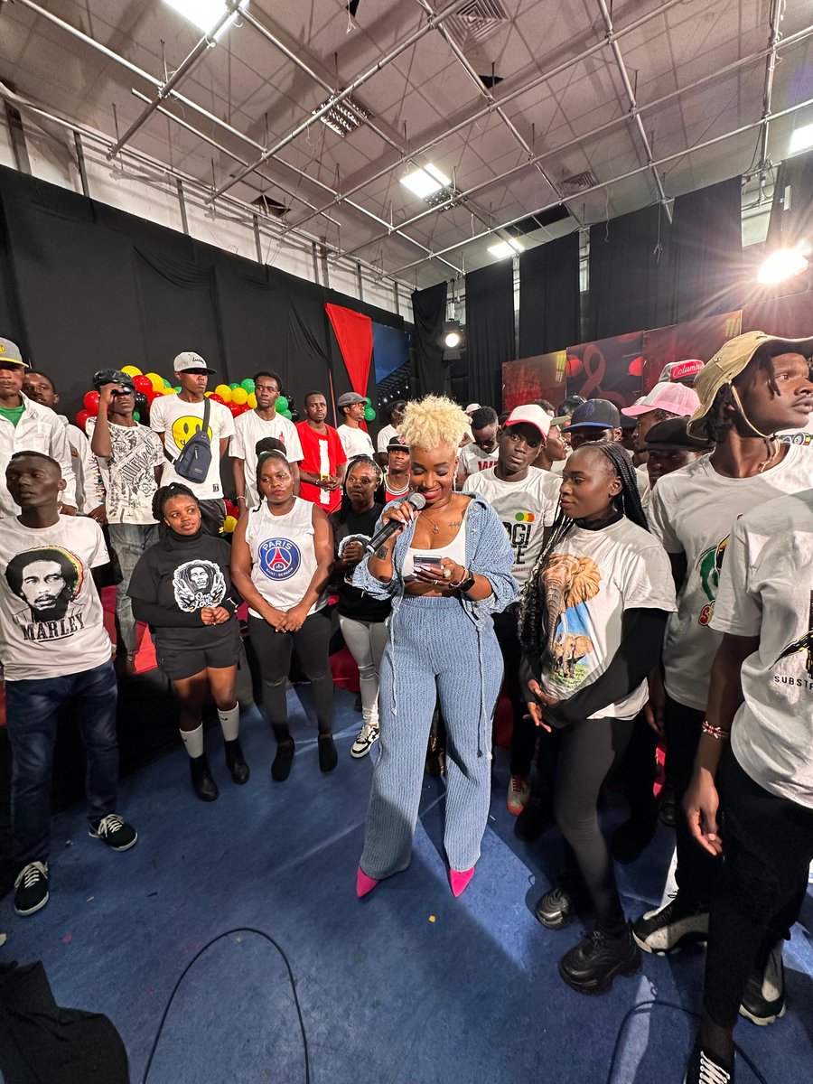 Hii picha inafaa kuwa kwa billboard 🔥
Night nurse <a href="/talliaoyando/">Chululups 🇰🇪</a> featuring the best fans in the world ❤💛💚
#OneLove
#TheLastDance