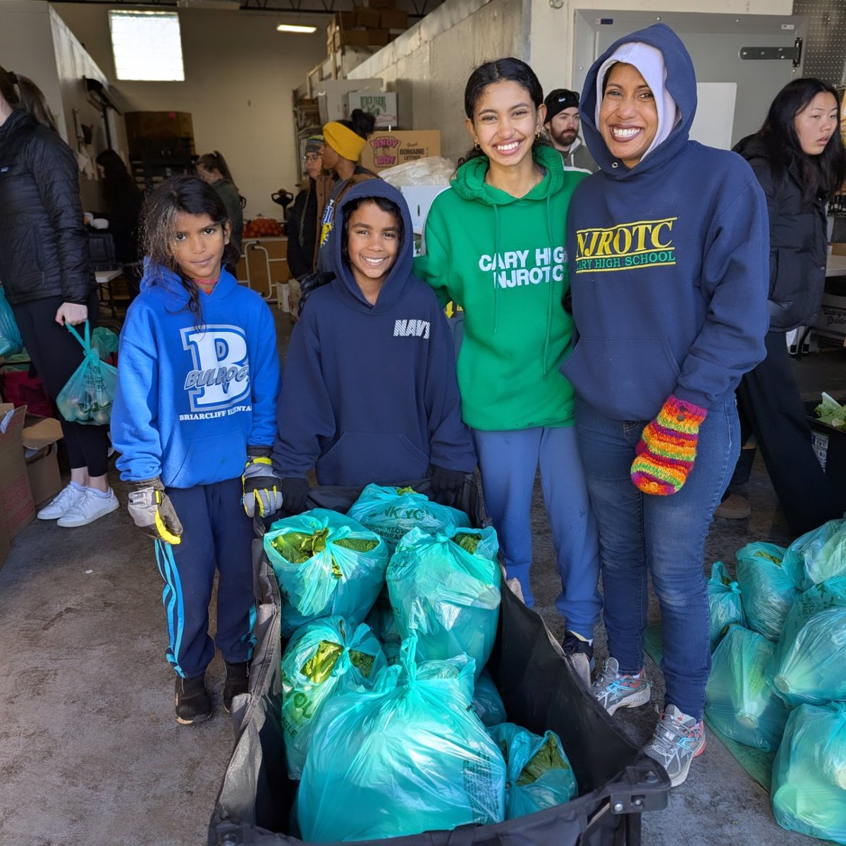 sreeja_natesan's tweet photo. Thankful to @HealRootCauses  and their amazing work in serving our community! Thanks for letting us come out and help make a difference for our community! https://t.co/n7Ouks5NLs
