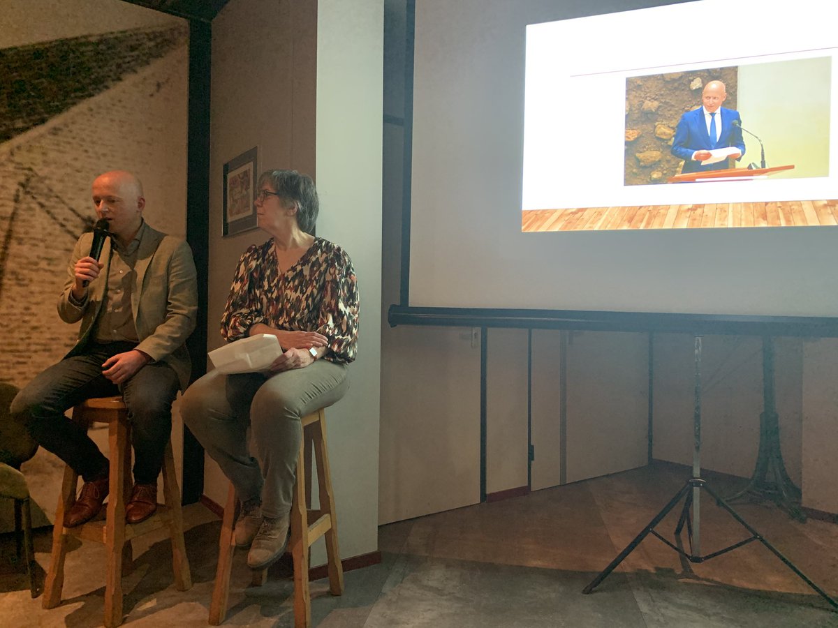☀️ Odilia Rens - Delius ☀️ (@zonnestraaltjes) on Twitter photo Een leuk gesprek, fijne vragen van Anjo en de zaal en inzichtgevende antwoorden van <a href="/RensRaemakers/">Rens Raemakers</a> 💚
Goed georganiseerd in het Gemeenschapshuis in Neer #Limburg
deltalimburg.nl/article/12876/… Een leuk gesprek, fijne vragen van Anjo en de zaal en inzichtgevende antwoorden van <a href="/RensRaemakers/">Rens Raemakers</a> 💚
Goed georganiseerd in het Gemeenschapshuis in Neer #Limburg
deltalimburg.nl/article/12876/…