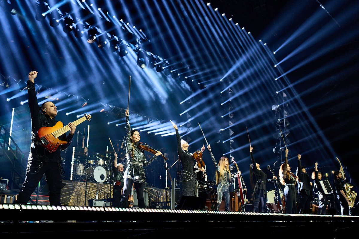 HansZimmerLive's tweet photo. Thank you to the people of Riyadh for such an unforgettable night! 

📸 Suzanne Teresa

#HansZimmerLive https://t.co/mMyb68j1PR