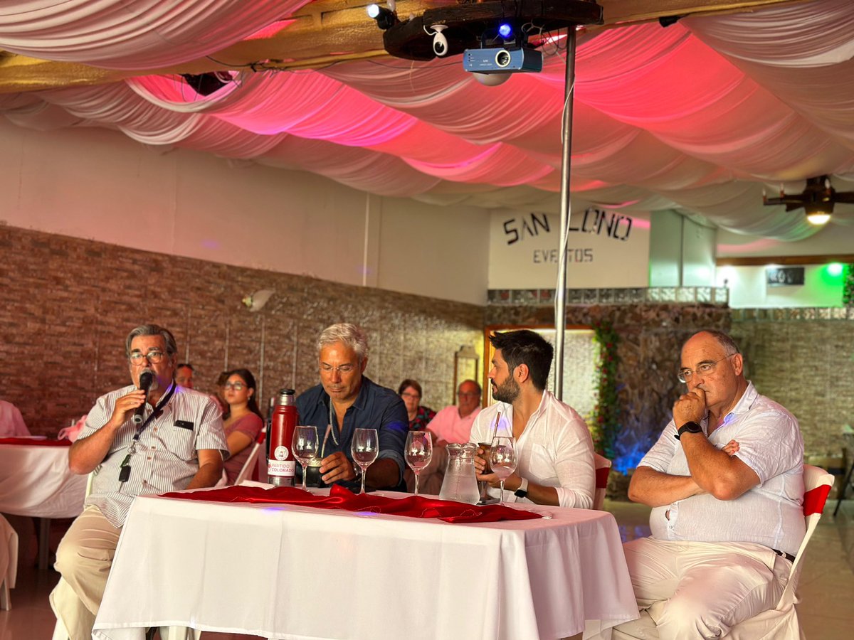 mduque2904's tweet photo. Hoy a sido un día histórico para el @PartidoColorado en Canelones. Nuestro sector #UnirParaCrecer, en una clara señal de #UNIDAD partidaria, decidió apoyar la candidatura única de @Wcervini en la @coalicionrep. Walter es un gran laburador, fue Edil, y asumirá su segundo período como Diputado. Está preparado, y nosotros estamos preparados para ganar en Canelones.