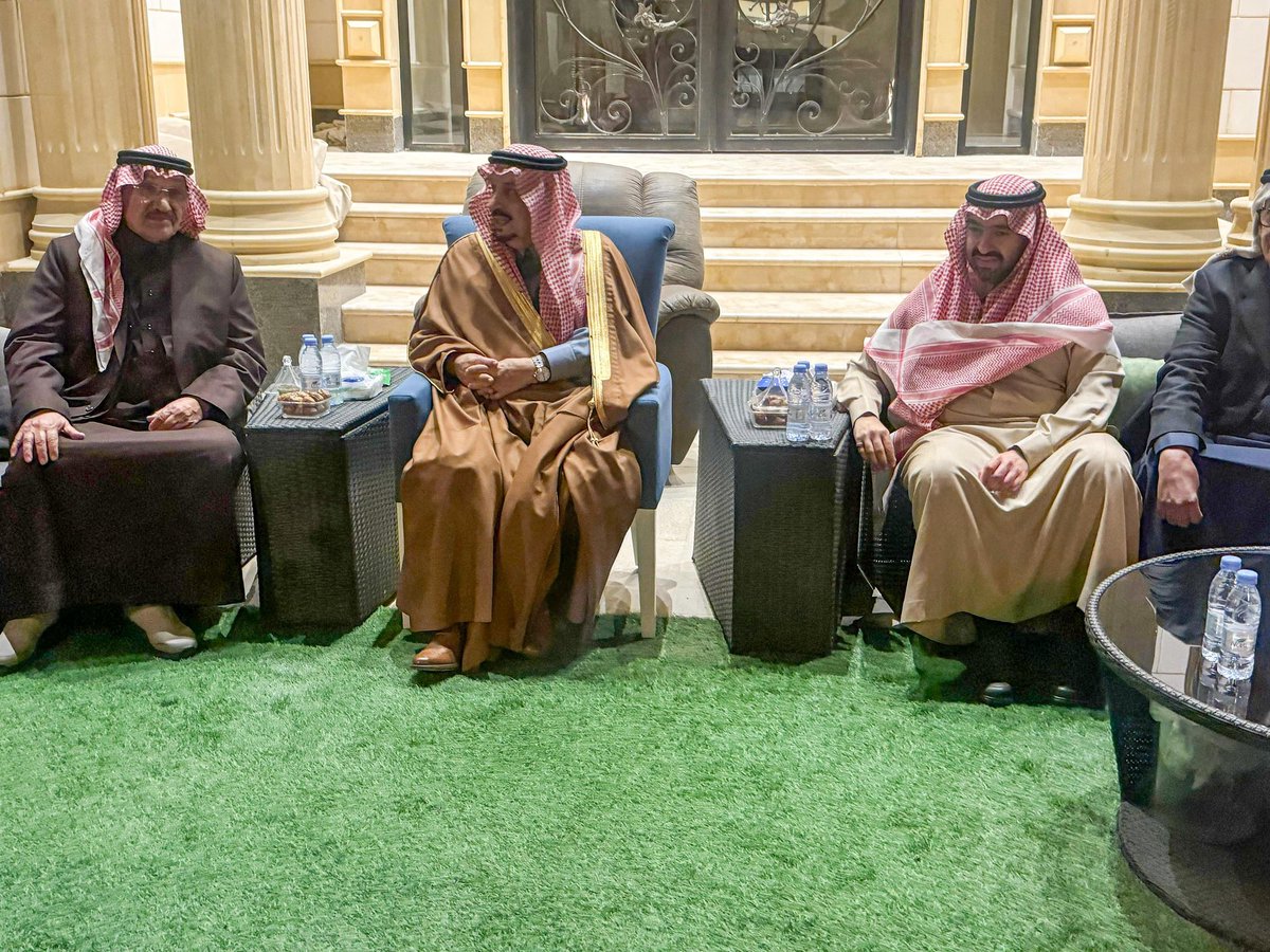 emara_alriyadh's tweet photo. سمو أمير منطقة #الرياض يعزي في وفاة محمد المنديل -رحمه الله-.
https://t.co/Uzl8rCTL3x

#إمارة_الرياض https://t.co/DQJOyW31Xx