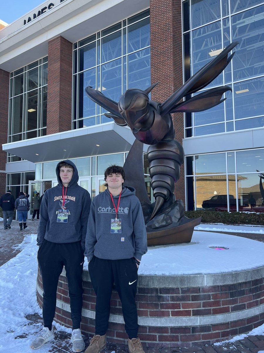 JamesPrince1326's tweet photo. Great visit at @SUhornetsFB Thank you Coach Yoder https://t.co/W7yQFBHtrd