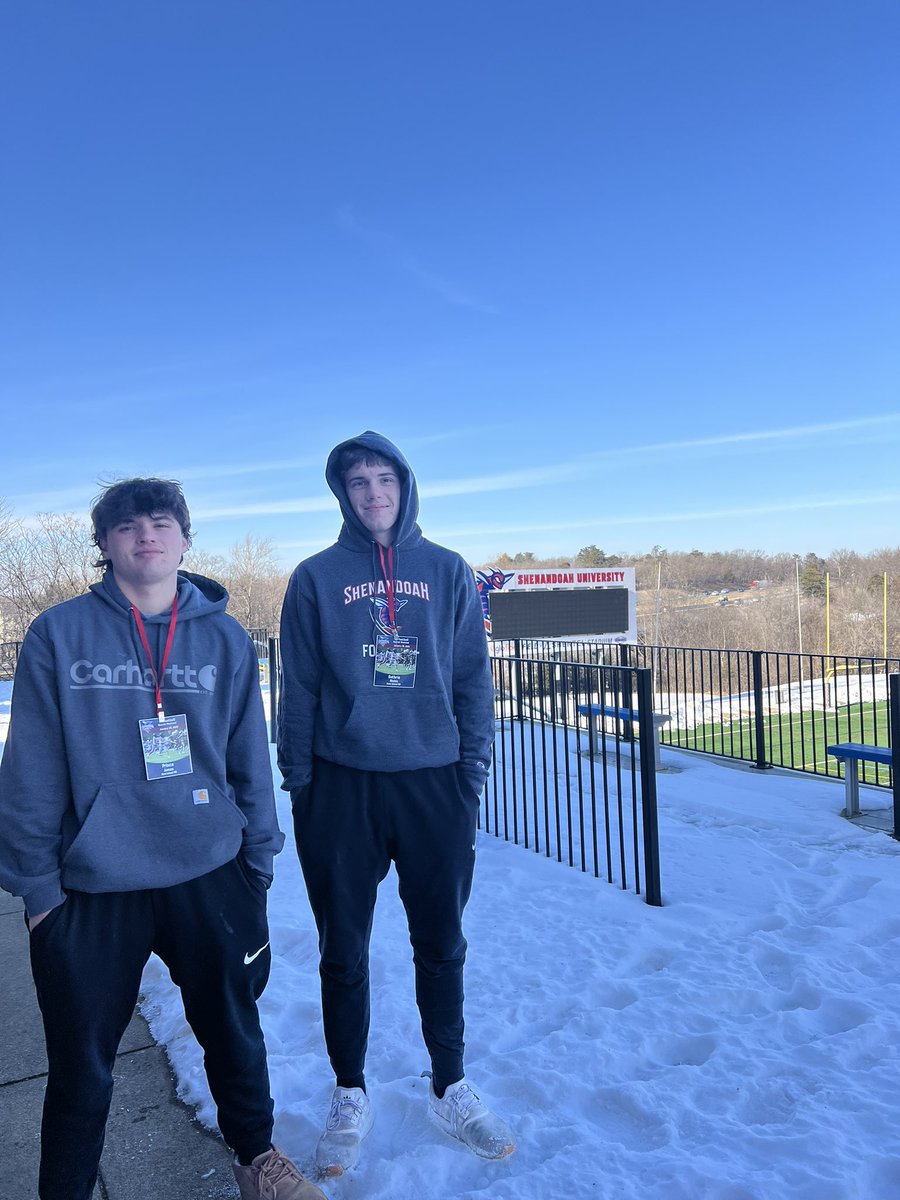 JamesPrince1326's tweet photo. Great visit at @SUhornetsFB Thank you Coach Yoder https://t.co/W7yQFBHtrd