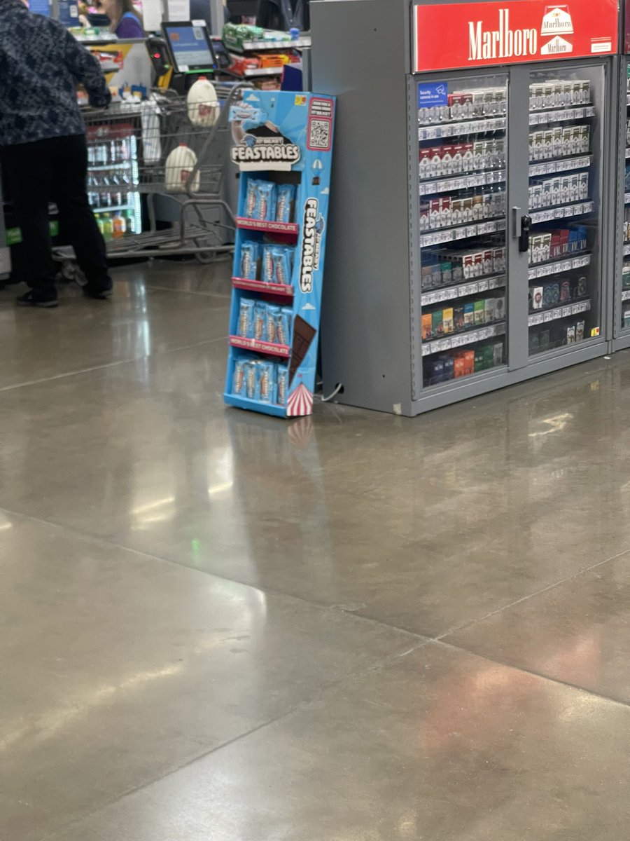 JDStarr18's tweet photo. @MrBeast Wal-Mart Gretna Nebraska is doin’ you dirty. @Feastables is facing the customers who already checked out. Not making sales https://t.co/SLGU3N5caj