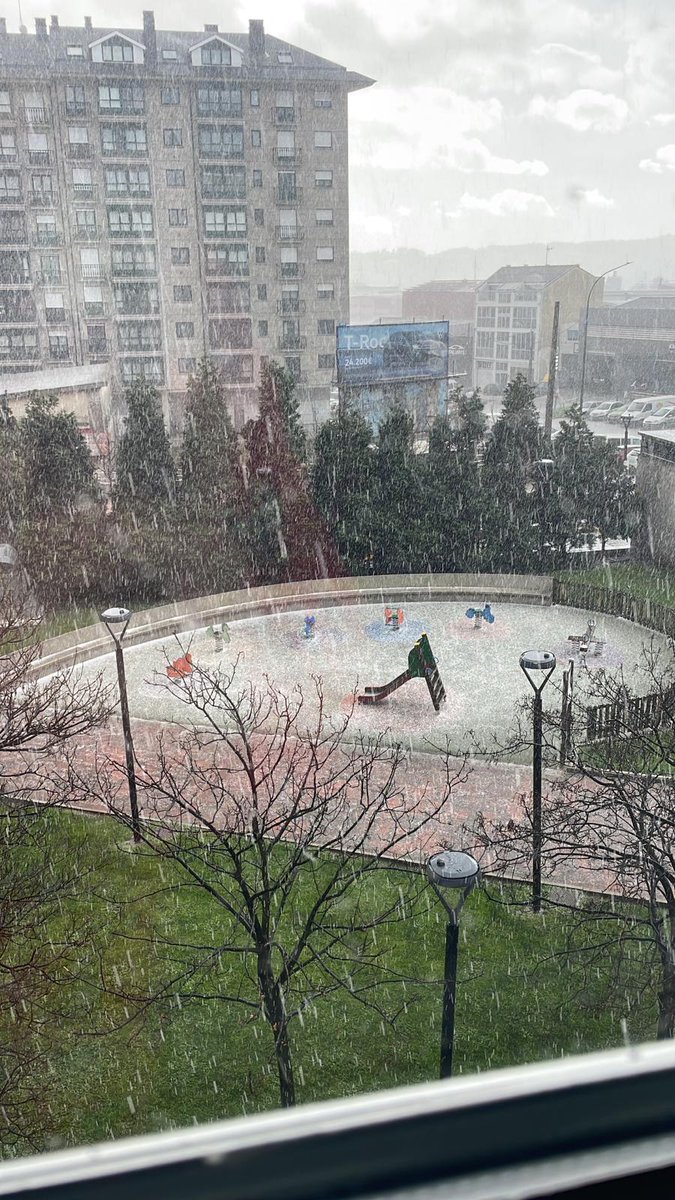 macapaca73's tweet photo. Esta mañana en #ACoruña #Granizada https://t.co/l250g1mI6O