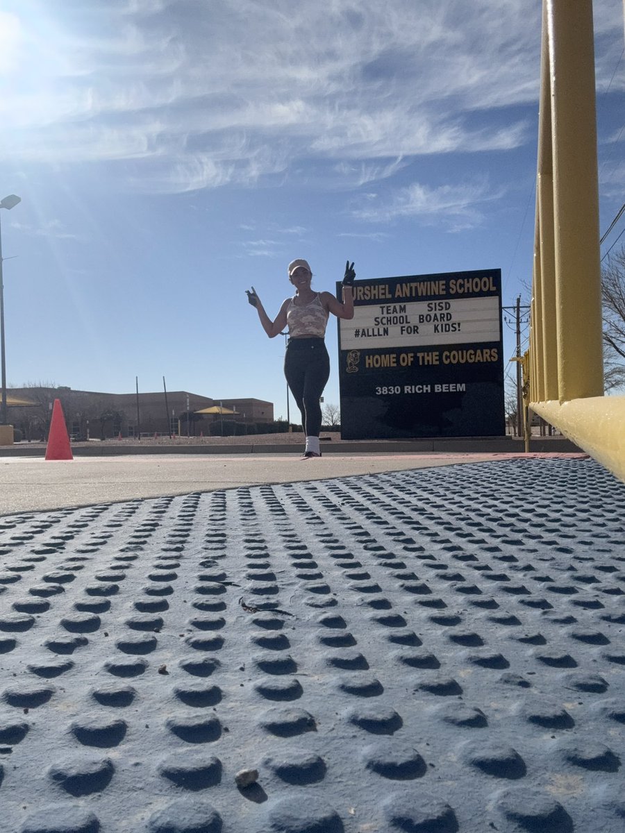 Lgrew_JCE's tweet photo. Sometimes when life is a mess, you just have to run…solid 6.82 miles; clear the mind, the heart, the soul. #irunforEVA #teacherswhorun #evastrong #tourdesisdschools https://t.co/0v9pF9ItmD