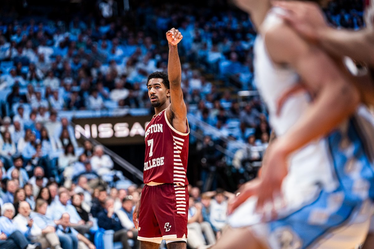 Josh Beadle is up to 12 PTS on 5-5 FG with 6 AST 🤝

Eagles lead UNC by two with 3:25 to go.