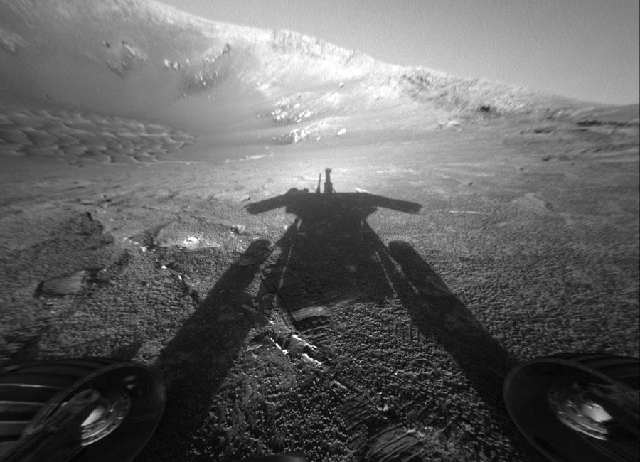 nasapod's tweet image. Astronomy Picture from 08/05/2011

Shadow of a Martian Robot

Source: apod.nasa.gov/apod/ap110508.…

#MarsRover #OpportunityRover #SpaceExploration #RedPlanet #EnduranceCrater #NASA #MarsExploration #ShadowSelfie #PlanetaryScience #SpaceTravel #RobotOnMars