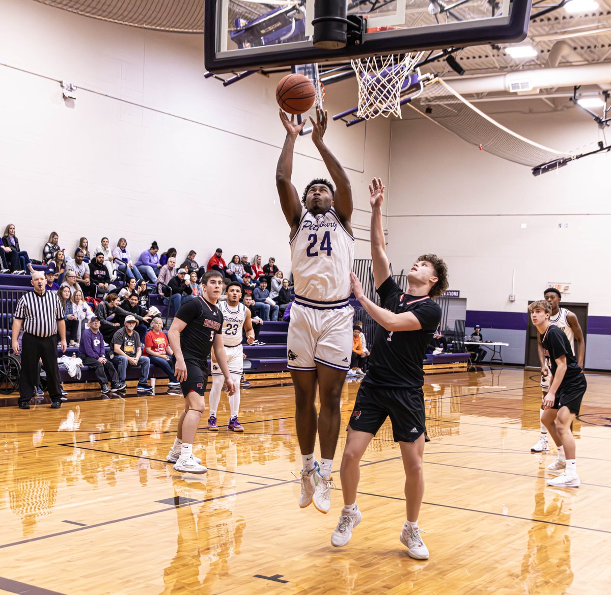 🏀🏀🏀 Halftime Update: 42 Branson 24 Pittsburg #BHMT2025