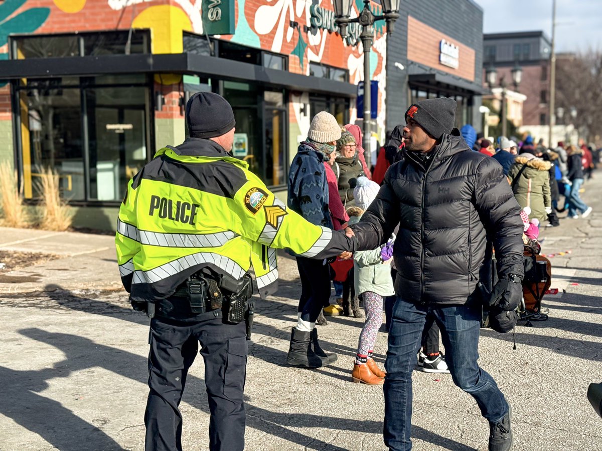 MayorCarter's tweet photo. Happy Winter Carnival, Saint Paul! https://t.co/kZNUhY2zyx