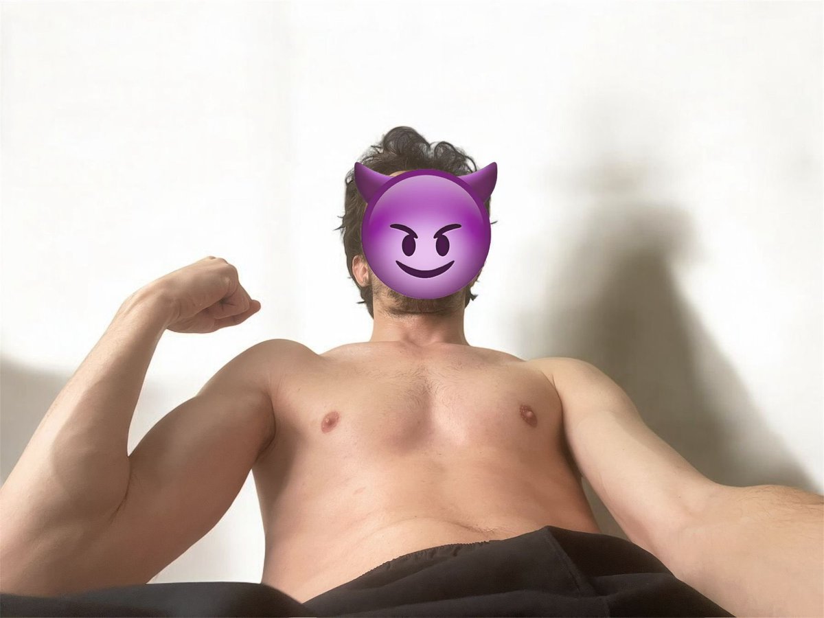 Master00Alpha's tweet photo. All small fags and dogs should rest on my chest 😈 https://t.co/tsoFXupIWX