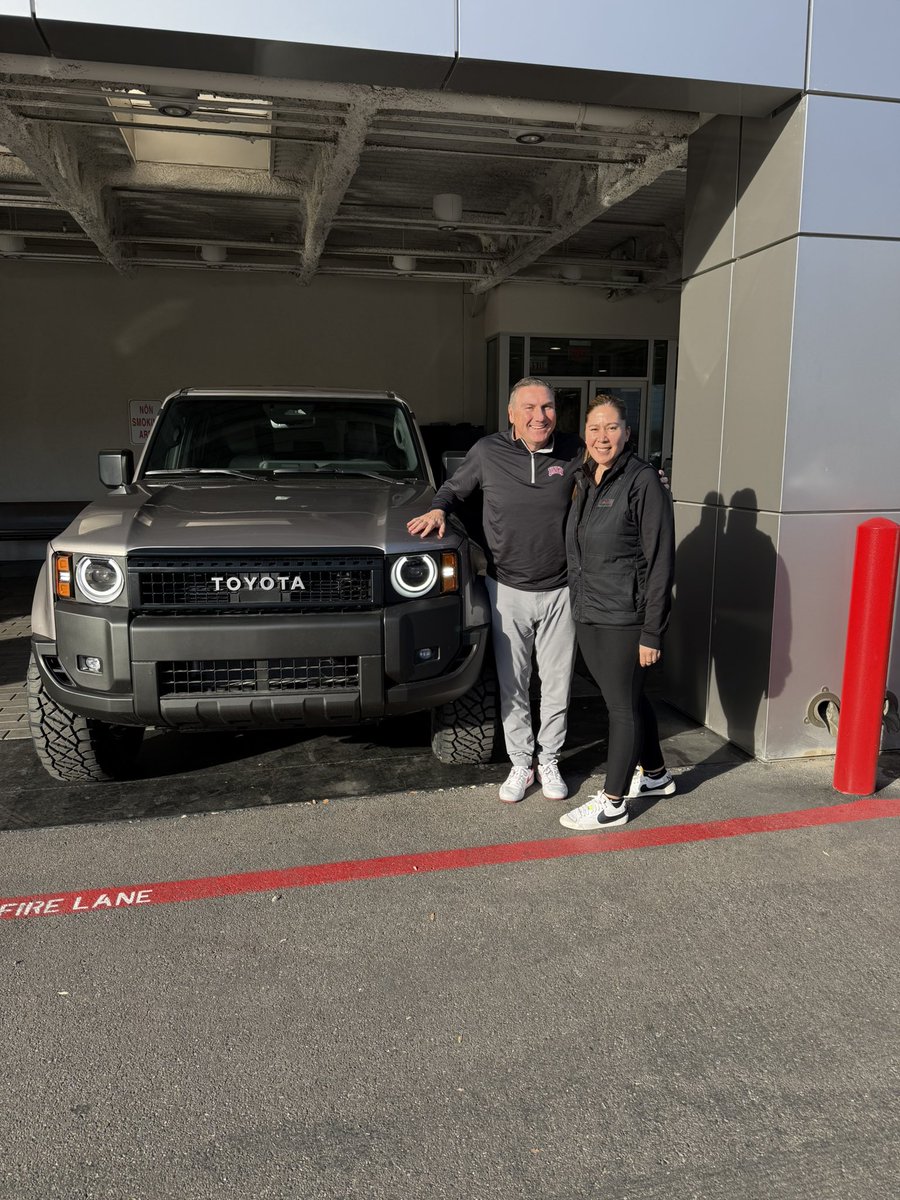 CoachDanMullen's tweet photo. Thanks for the new wheels #findlaytoyota #findlayauto #findlayautomotive #findlayautogroup
#lasvegas #toyotausa #toyotagram #toyotafamily https://t.co/WbzPvoc1IQ