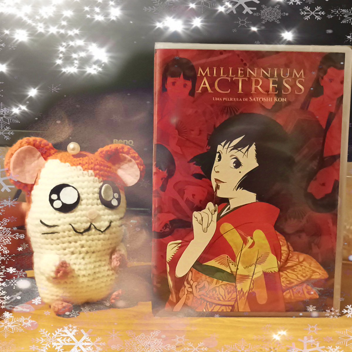 YumyYam2's tweet photo. ¡Hamtaro y yo os deseamos buenas noches! ✨ Hora de un DVD y luego, a dormir de un tirón 😍

El paquete de hoy contenía DVDs de unas ofertas de Selecta. Esta es del pack Tías Chulísimas.

Hasta mañana, mis Nyans, sois lo más 💕 ¡Os quiero!

#MilleniumActress #SesiónDeSábadoNoche https://t.co/64o04j2Xzj