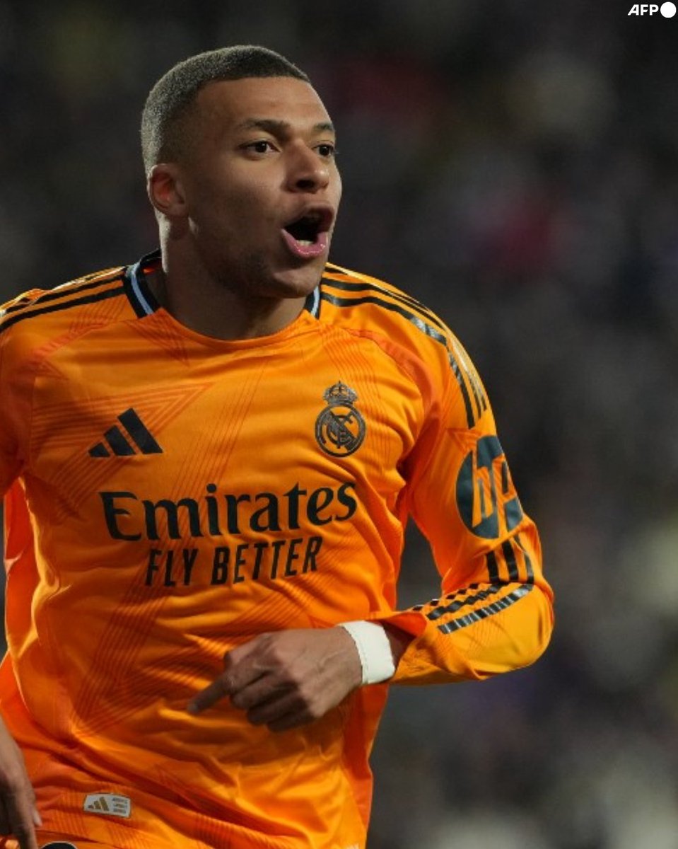 InvictosSomos's tweet photo. ➤ Hoy se apuntó doblete.
➤ Lleva ¡¡7 GOLES!! en sus últimos 5 partidos.
➤ Suma ¡¡21 GOLES Y 4 ASISTENCIAS!! en 32 partidos con el Real Madrid.
➤ Marcó en 3 de 3 finales.
➤ Convirtió en 6 de 6 competencias.

Y algunos te decían que iba a ser un fracaso como Eden Hazard. 

No se puede dudar de un talento generacional.

No se puede dudar de un jugador de época.

NACIÓ PARA SER UN GALÁCTICO DEL REAL MADRID.