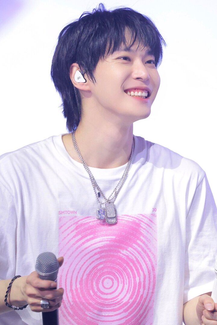 "aku beneran nonton vlog sijeuni buat the momentum"
"bakal kutonton selamanya"
"waktu dear youth juga gitu"
"nyenengin bgt nyenengin"

gimana anak ini gak tau fans😆 pantes ajaa nct!