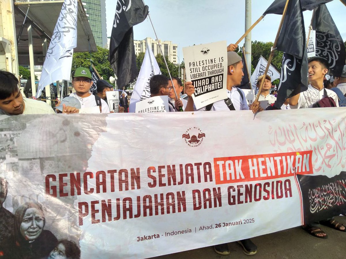 FGhurobaa's tweet photo. Jangan tertipu dengan gencatan senjata. Mereka dari jaman taun jebot dah terbukti sering ingkar janji.
#AynalMuslimun #WeNeedKhilafah #SaveP4lest1ne https://t.co/nq2d69PI1K