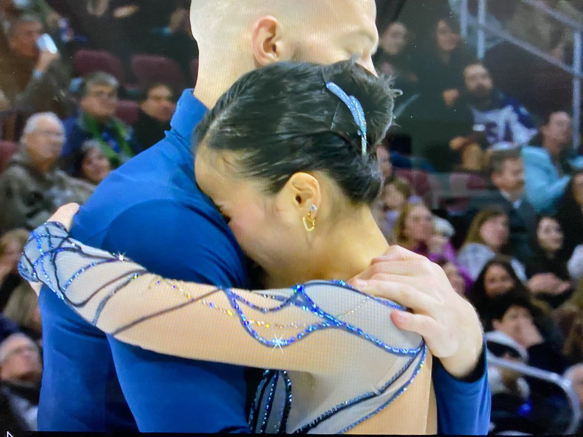 LynthasLzCorner's tweet photo. We are not the only one in shock #PrevagenUSChamps god damnnnnn #pairsskating #figureskating https://t.co/2cAqVgWfp1