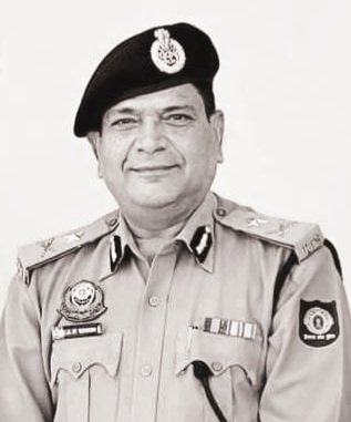 सभी भारतवासियों को 76वें 'गणतंत्र दिवस' की बहुत-बहुत शुभकामनाएं। जय हिंद !
 
Best wishes to all Indians at auspicious occasion of 76th 'Republic Day'. Jai Hind !