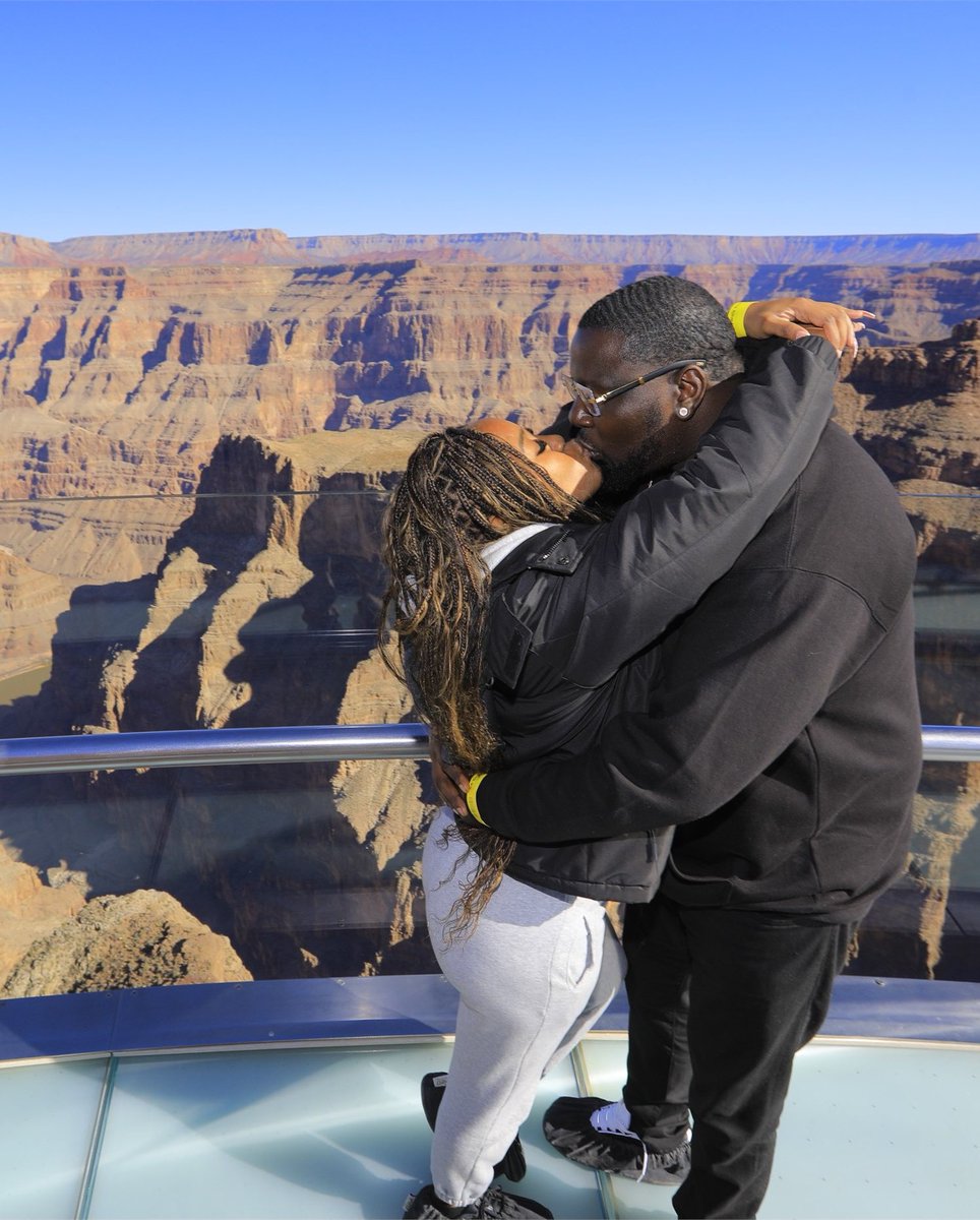 Lovecici239's tweet photo. By far one of the scariest things we’ve ever done but it was so worth it. #almost34 ❤️ #AquariusSeason #couplegoals #Arizona #skywalk #grandcanyon https://t.co/nA7xmzxonL