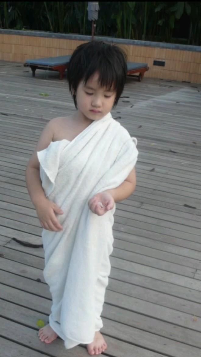 seulgi_ly's tweet image. โดนดึงไปบิณตอน 6 โมงเช้า