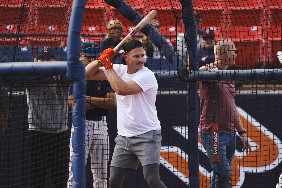 Thank you to all the alumni that came out today! 

#TusksUp 🐘⚾️