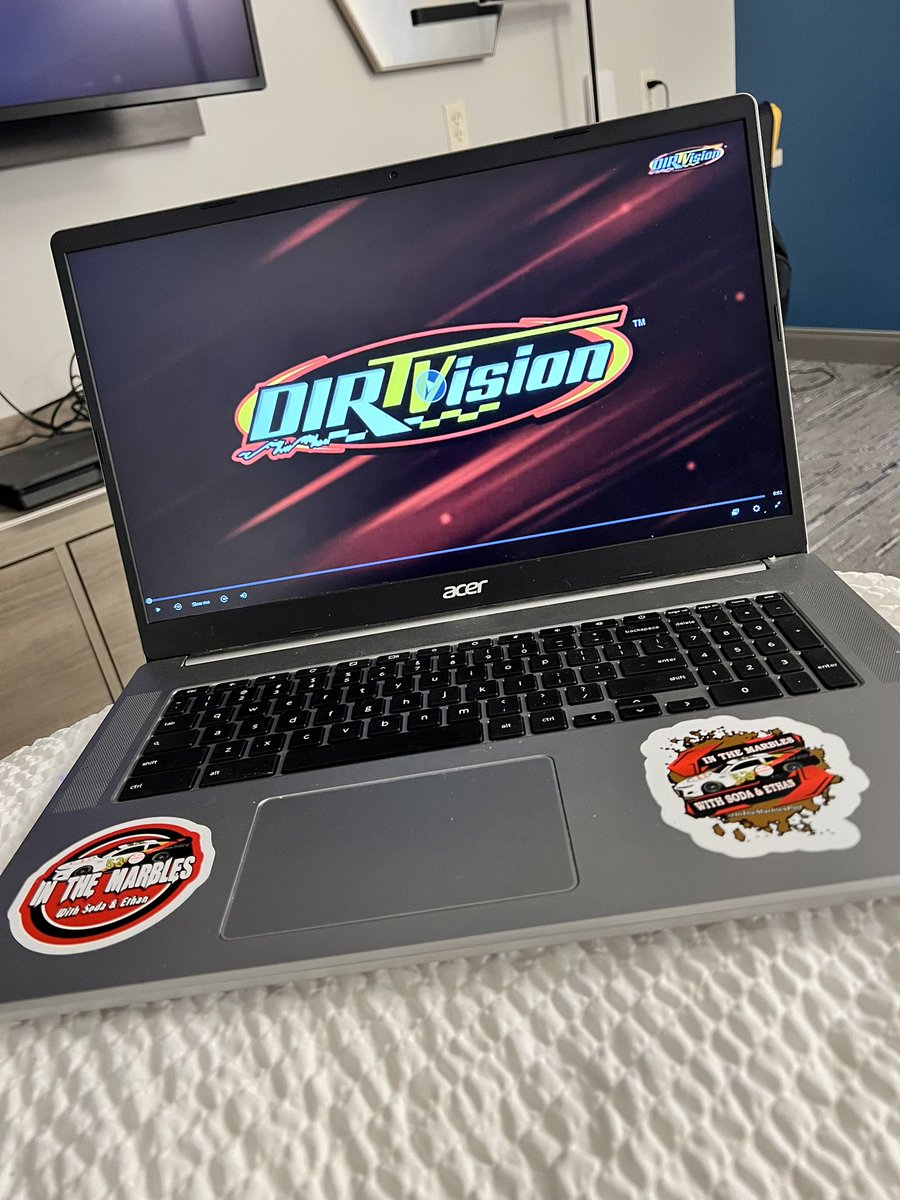 VivaLaEthan's tweet photo. Nothing like getting back to the hotel and watching World Of Outlaws Late Models at your home track of Humboldt Speedway back in 2022, while watching Saturday Night’s Main Event, while waiting for tablet activities to come through. #busynight #HumboldtSpeedway @dirtvision https://t.co/hWCyBcIyRf