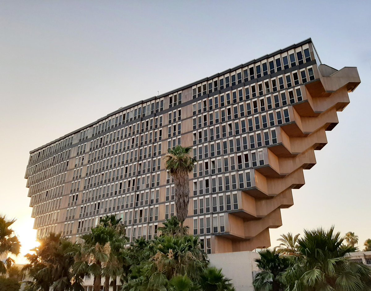luusssso's tweet photo. Hôtel du Lac // Tunis, Tunisia

Desinged by Italian architect Raffaele Contigiani (1973) https://t.co/RIq3TdWbPW