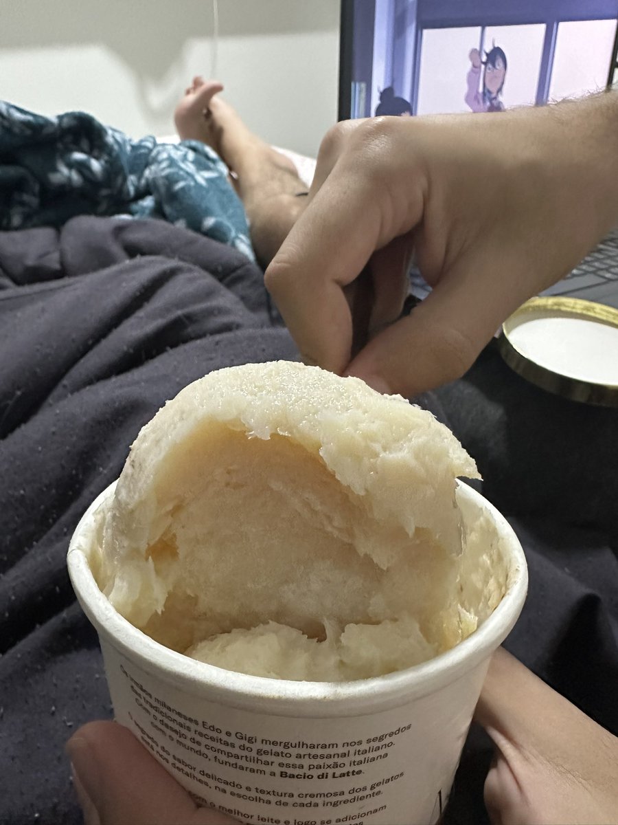 shotshazza's tweet photo. E eu que fui bem linda comer meu @baciodilatte (caríssimo por sinal) e ele veio só o aleite azedo congelado 🥲 https://t.co/UA47lxhcjI