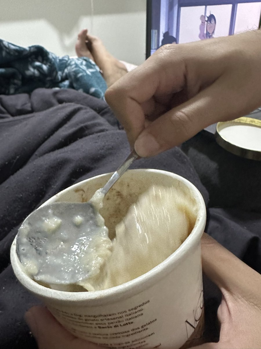 shotshazza's tweet photo. E eu que fui bem linda comer meu @baciodilatte (caríssimo por sinal) e ele veio só o aleite azedo congelado 🥲 https://t.co/UA47lxhcjI