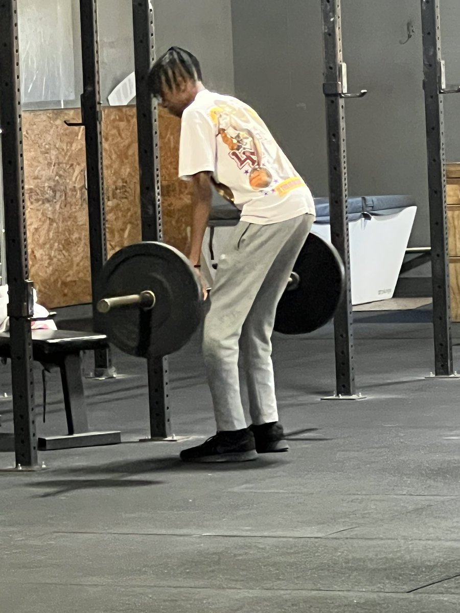 AdanSmith2029's tweet photo. Always working to get better

#DFWHoops #CommunityISD #classOf2029 #StudentAthlete  #StretchLab #Crossfit https://t.co/zRi2QCEvpB