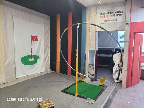 Proswing_Inc's tweet image. [ #스윙플레인 2.0 ] proswing.kr 제품문의:1899-6637 #골프연습머신 전문제조 (주)프로스윙
일정한 스윙궤도에서 일정한 샷이 좋은 스코어를 만들어 냅니다.
#티샷연습기 #골프스윙리듬 #골프레슨도구 #골프스윙교정 #골프스윙각도 #드라이버궤도연습장비 #아이언궤도연습장비