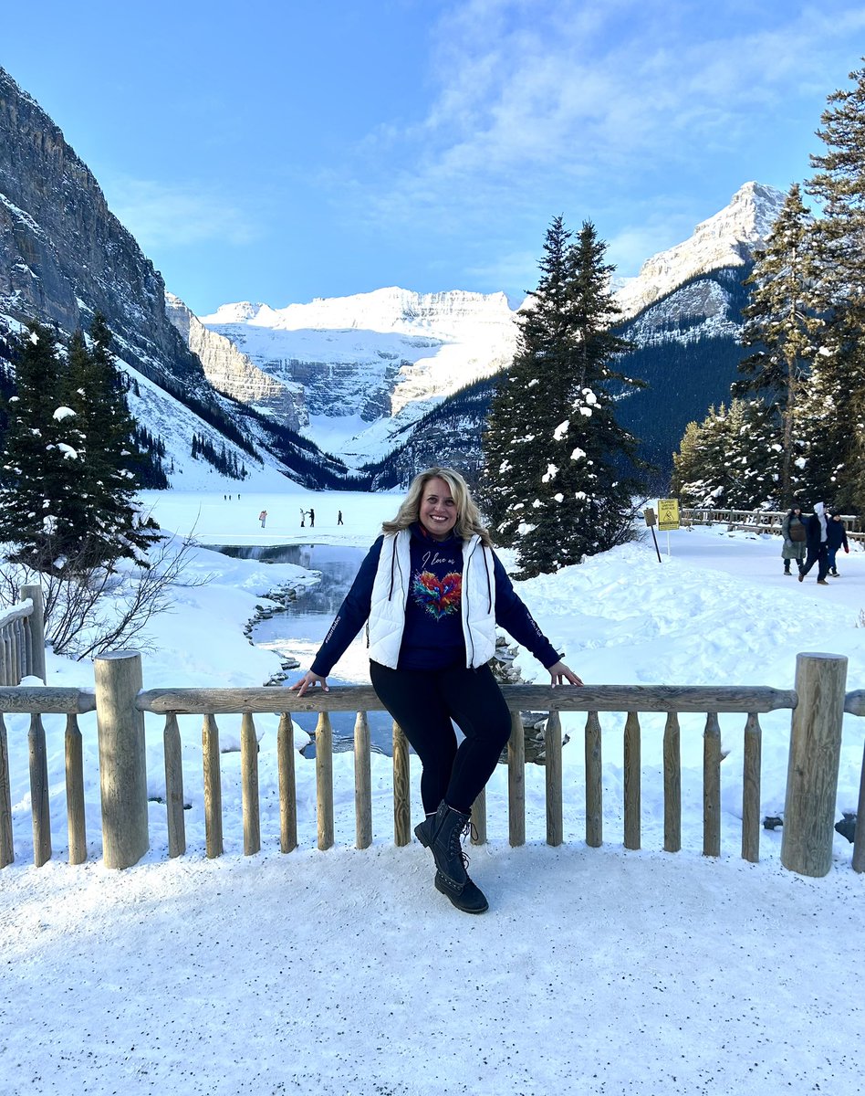 Majestic moments in the mountains 🏔️ #lakelouise