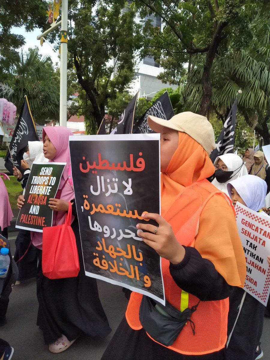 twtmaknae's tweet photo. #AynalMuslimun
#WeNeedKhilafah
#SaveP4lest1ne https://t.co/v8YWitoKob