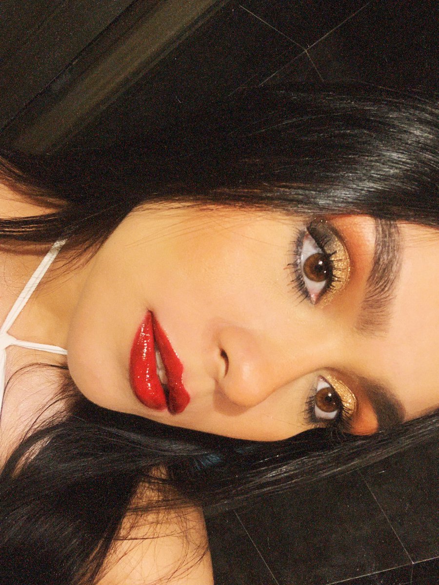 Red lips 💄✨.