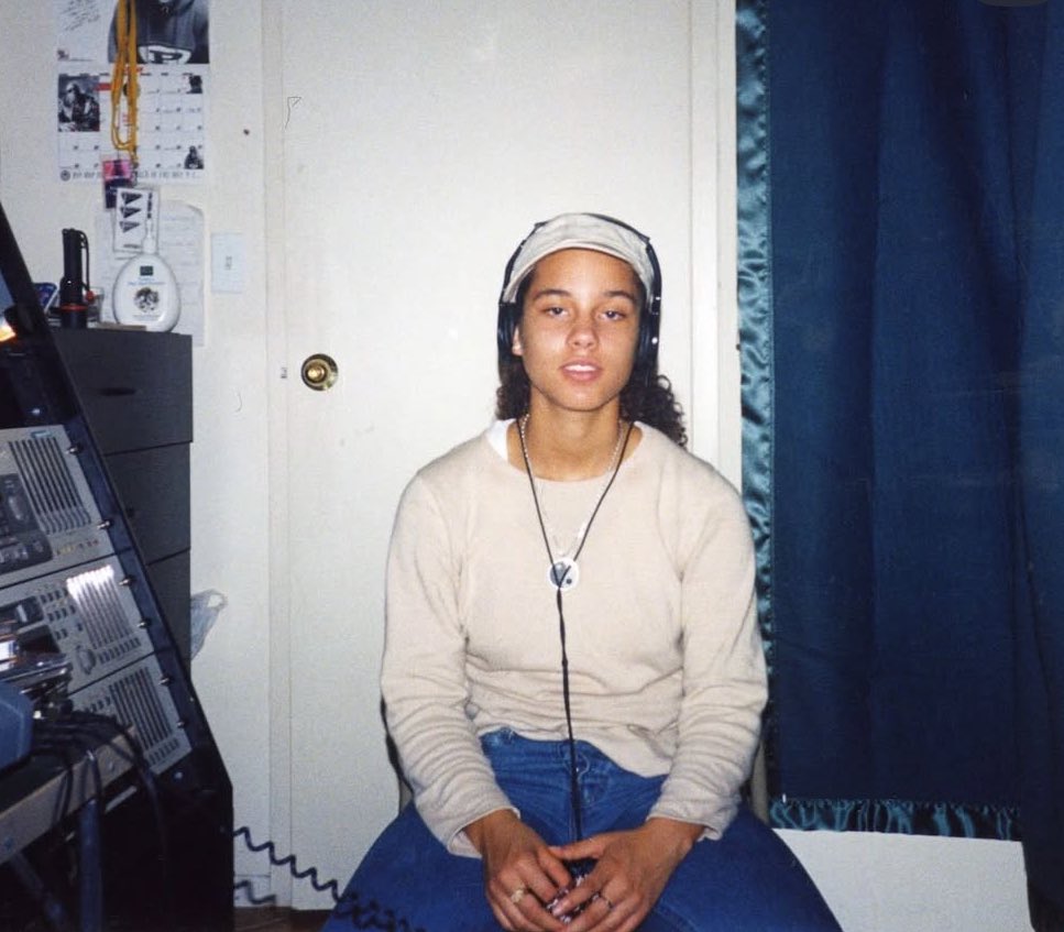 SIXHOLLOWTIPS's tweet image. i always #knew from this picture