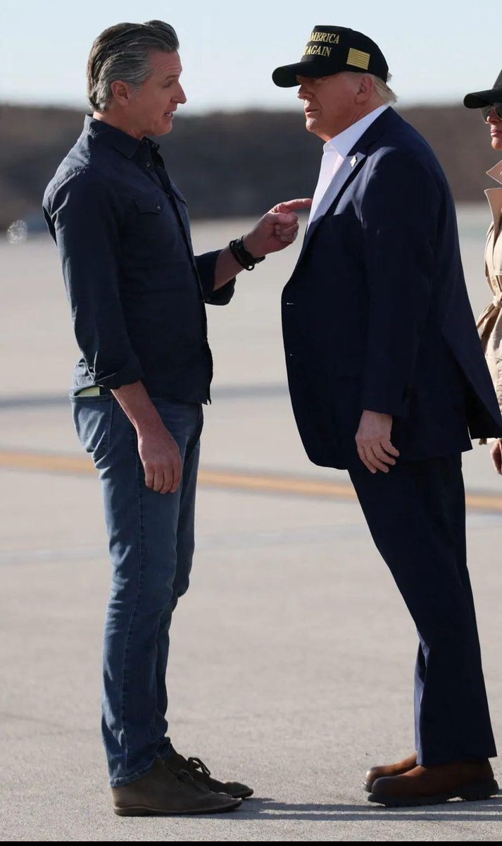 campbell_rebel's tweet image. Not to mention,  tRump is still shorter than Gavin, even with those heels on his shoes. 🤣😅😁
Leaning tower of powerless