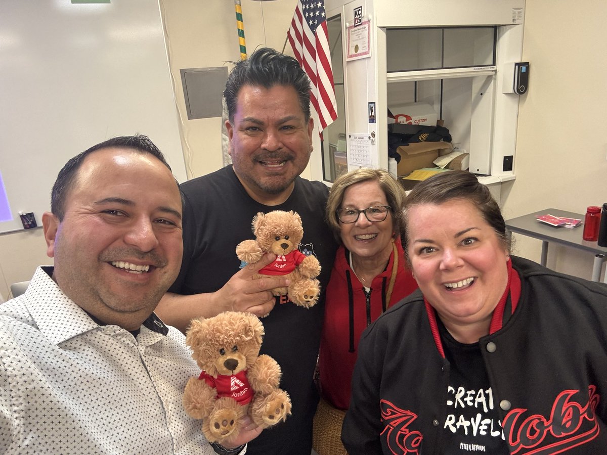 hellomrlopez's tweet photo. Hello California! I loved sharing the power of generative AI w/ educators at ABC Unified’s Ignite EdTech Symposium today!🦄
Yes, I took a front + rear of room #selfie 📸
#EdTech #AIinEducation #BetterTogether #KeepMovingForward #ABCIgnite https://t.co/5lvVs7y0oK