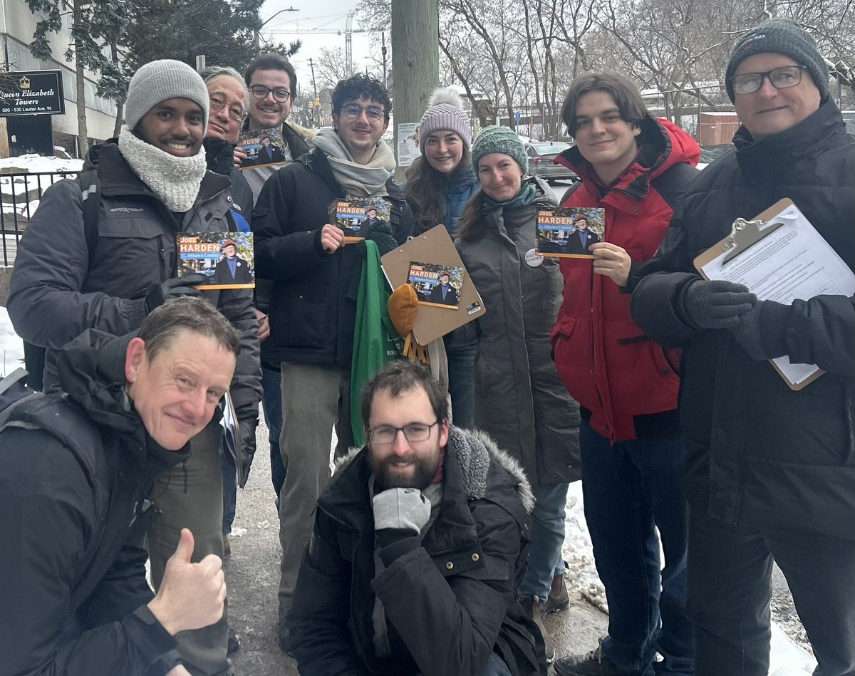 ottawacentreNDP's tweet image. Team @JoelDHardenNDP out on the doors again!
Is it cold? We hardly noticed, we’re to busy talking about how to build a fairer Canada!