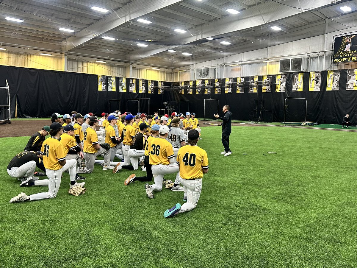 coachbriangreen's tweet photo. Great day today! Big turnout and great event! Back to work scrimmage tomorrow 1230pm
@BrianGreenCamps @GoShockersBSB https://t.co/w1UIcoRL7I
