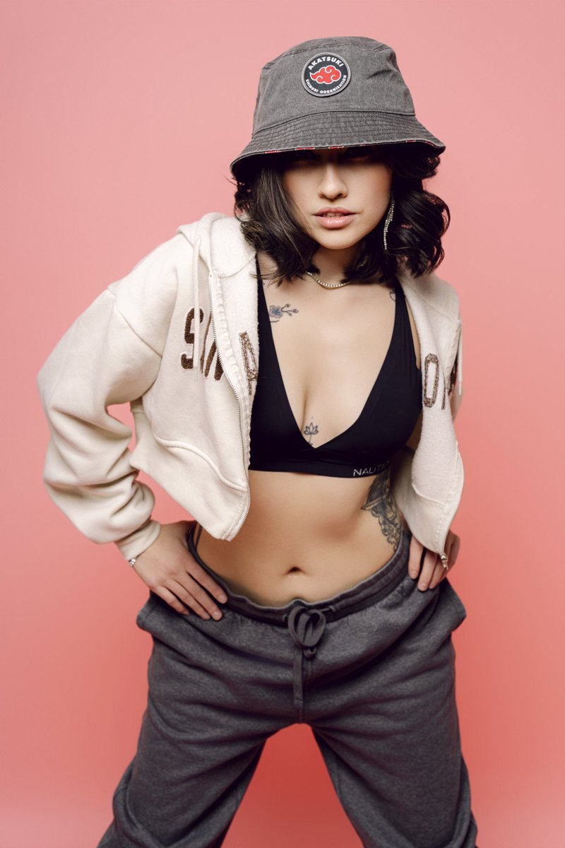 Marcusshotme's tweet photo. Bold. Unapologetic. Effortlessly stylish. 🔥✨
Streetwear meets editorial in this striking set. Which shot is your favorite? ⬇️📸

Shot with the Sony A7RV 
Paired with the 50mm F1.4 GM lens! https://t.co/6Ll39TU9gi