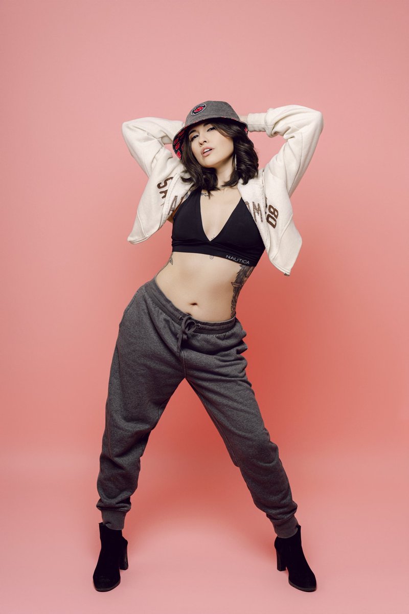 Marcusshotme's tweet photo. Bold. Unapologetic. Effortlessly stylish. 🔥✨
Streetwear meets editorial in this striking set. Which shot is your favorite? ⬇️📸

Shot with the Sony A7RV 
Paired with the 50mm F1.4 GM lens! https://t.co/6Ll39TU9gi