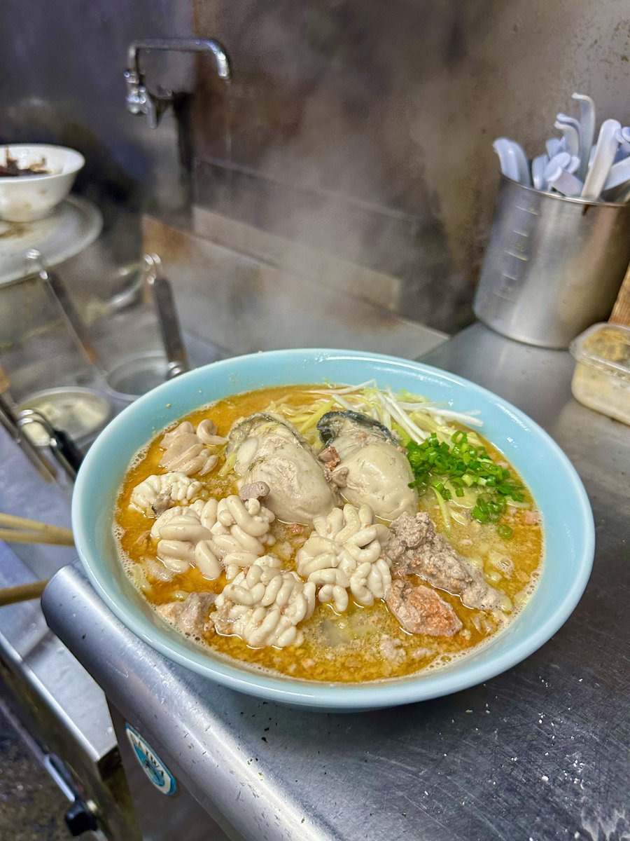 wryo_rock_ramen's tweet photo. 今日の裏そば

痛風そば

牡蠣かなりデカいので小さくしたくなくて低音調理してます。
白子も旨み凄いです。 https://t.co/KIRNceFoA8
