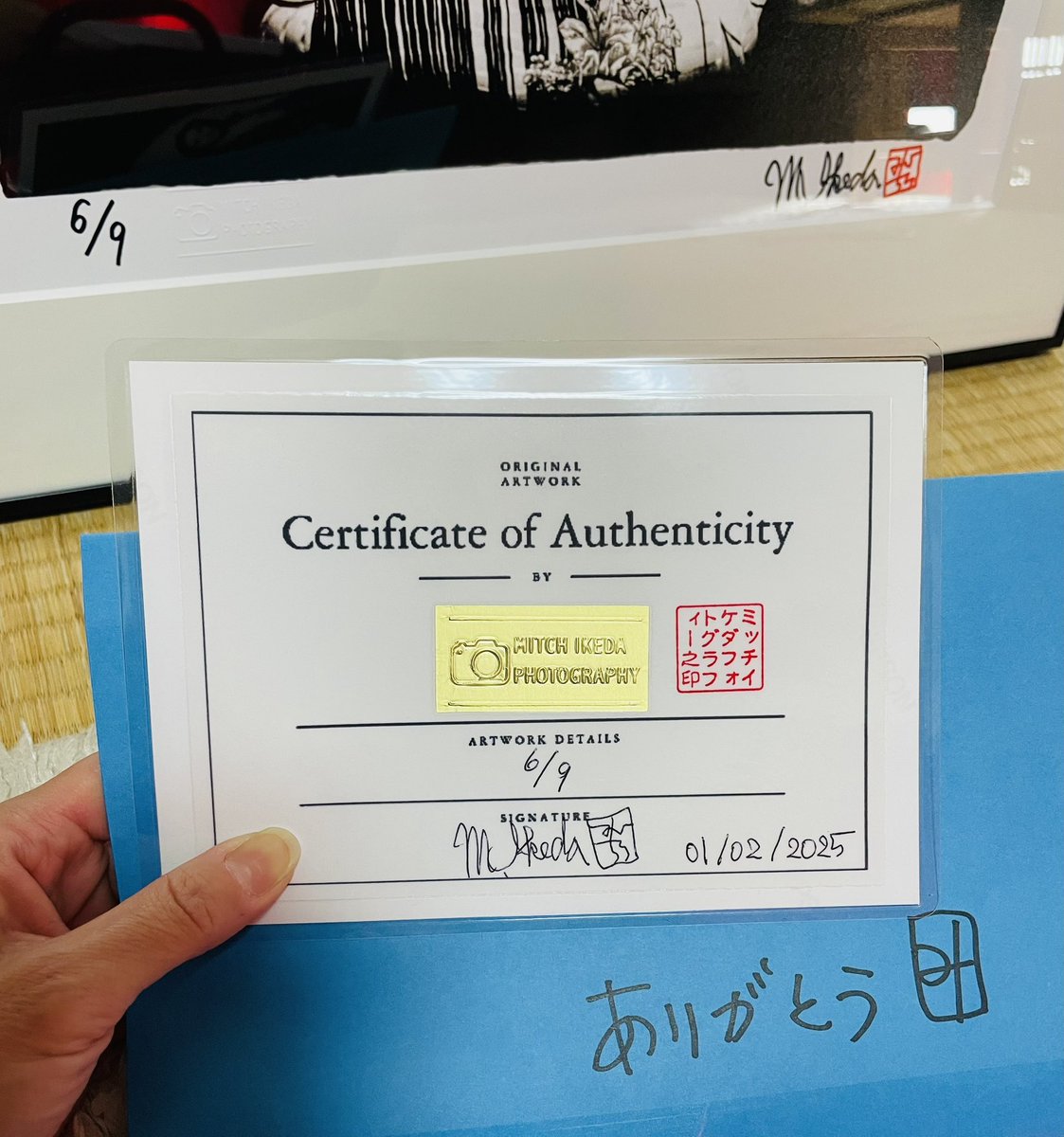 ailovin441108's tweet photo. 聞こえますか?聞こえますか?
ときめきを隠せない心臓の音が。
保証書の日付けがsmile発売日の2月1日。MITCHさんの愛でしかない!!!!!
アタシは秘かに夢を全部話して静かに熱くなる!!!(Always smile !!!!!!!)
#9prints https://t.co/KNgJIsueH8
