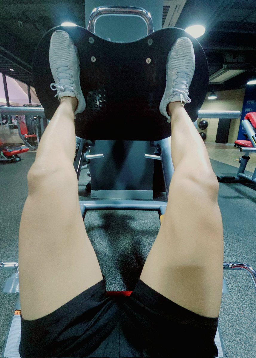 💪Gym. in the morning🌞
Stronger muscles, 🏋
stronger mind.💕